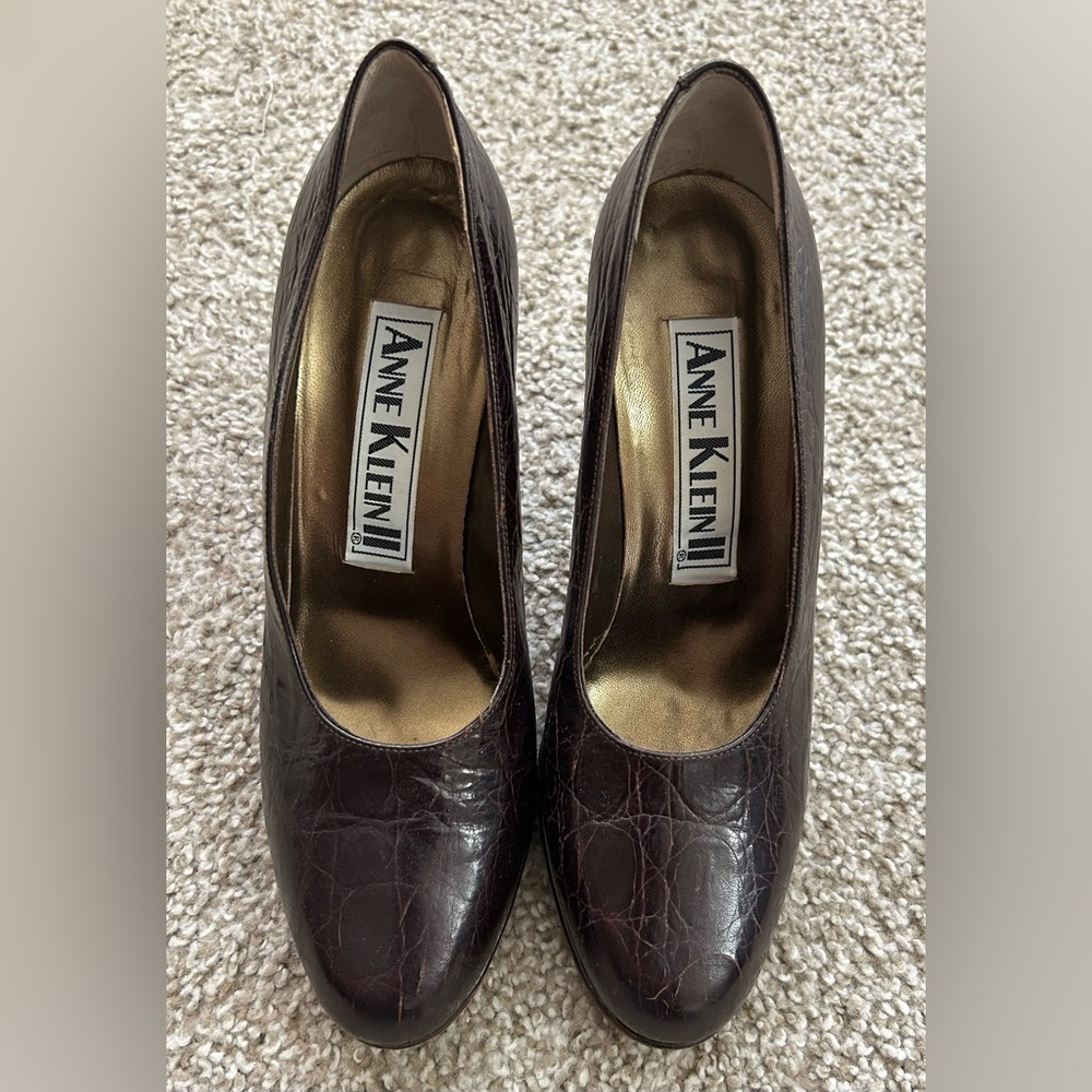 Anne Klein II Dark Brown Leather Textured Pumps (8.5M) circa 1990s